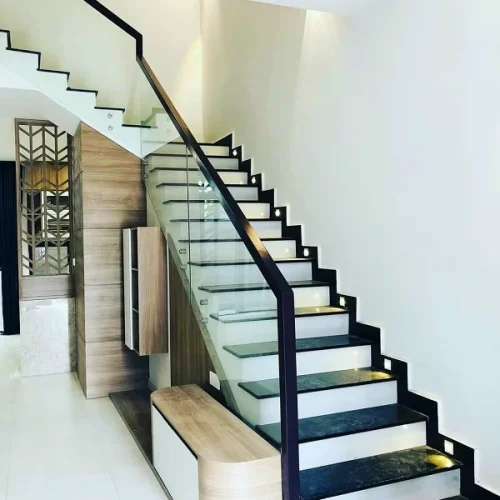 Cầu thang kính cường lực